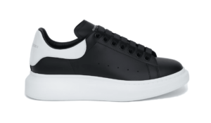 Alexander McQueen Black/White Replica shoe. 1:1 highest quality reps. Buy high quality Fakes. High Quality Fake Shoes Website. Mcqueen reps.